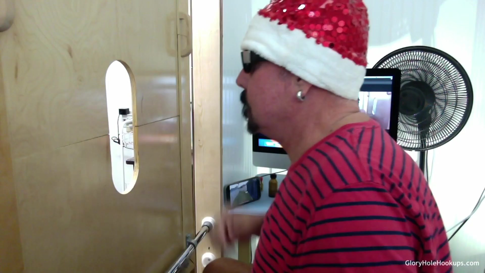 Tall Dude Gets Gloryhole BJ