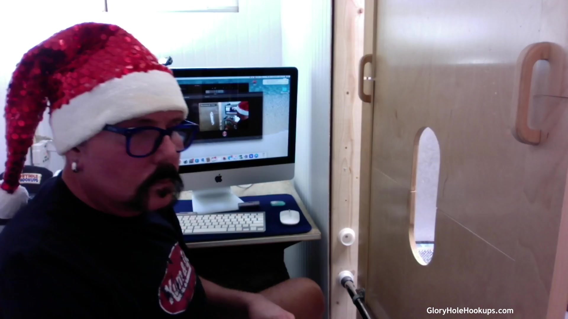 Trucker Gets Gloryhole Blowjob