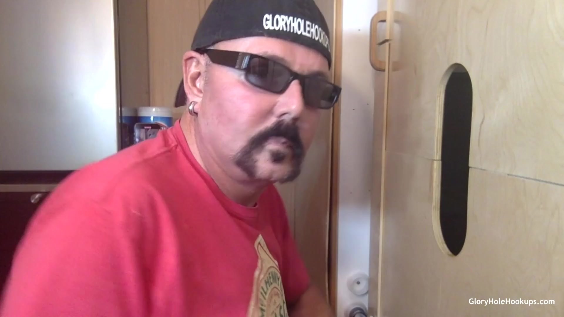 Gloryhole Cock Sucking Fun